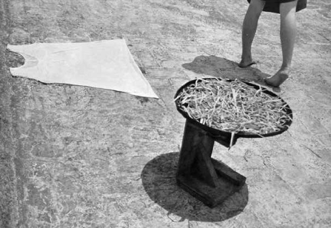 manuel-alvarez-bravo-gay-and-graceful