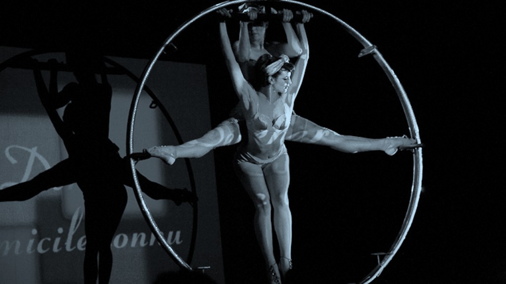 Elle rit Fifi au Crazy (crazy&nbsp;Fifi)…