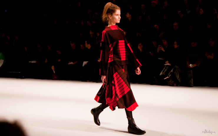 issey-miyake-winter-fall-2013-13