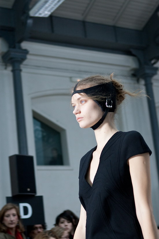 felipe-oliveira-baptista-women-paris-fashion-week-2010-2011-15