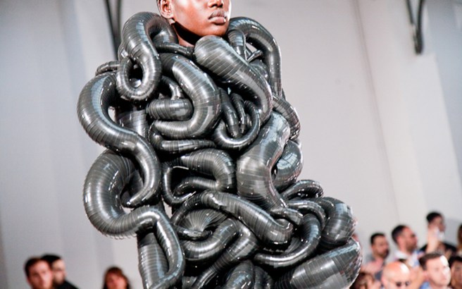 iris-van-herpen-ajak-deng