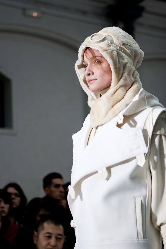 felipe-oliveira-baptista-women-paris-fashion-week-2010-2011-26