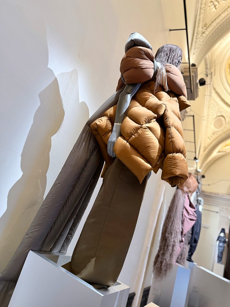 Rick Owens au Palais Galliera – détail de coupe et construction